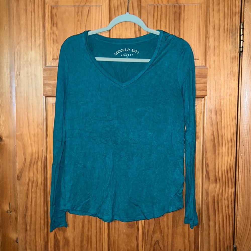 3/$20 🦋 Aeropostale Seriously Soft V-Neck Long Sleeve | Size: Medium